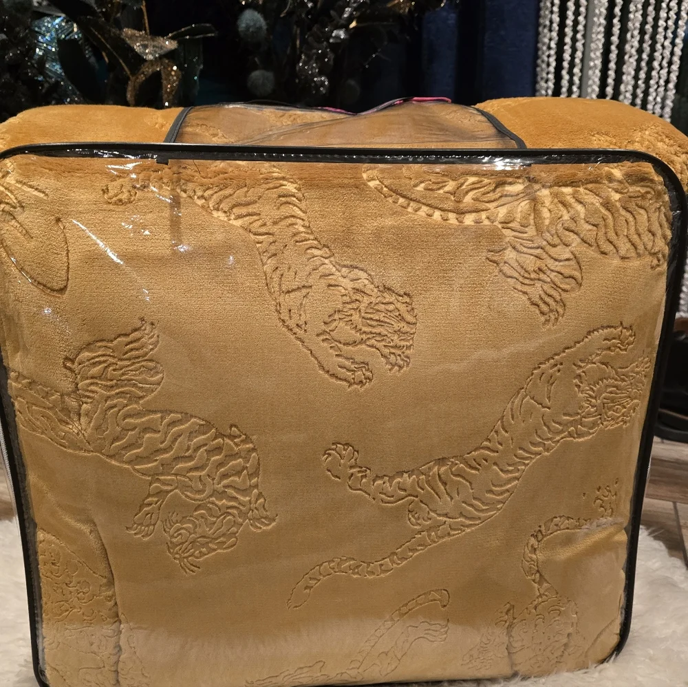 Ed Hardy Crouching Tiger Embossed Full/Queen Comforter Set New